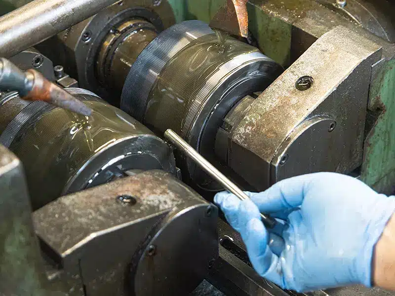 Fissa-tubi-in-acciaio-e-ferro